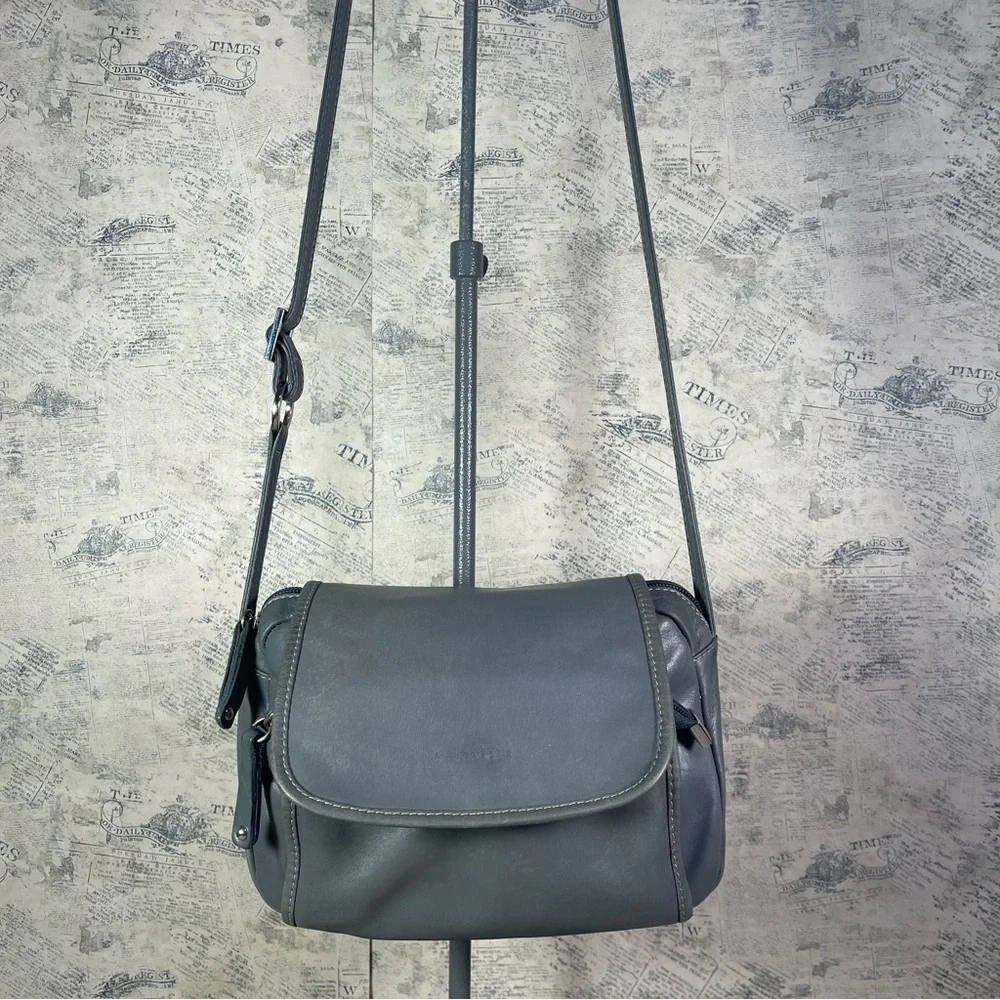 La Bagagerie Gray Leather Crossbody Bag Multi Pocket Organizer Messenger Purse